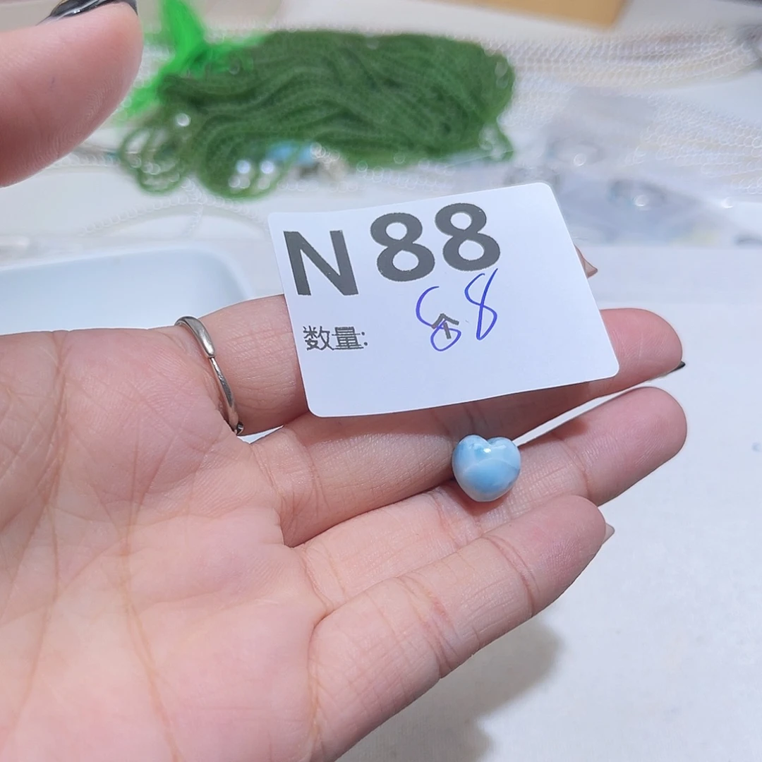 朱****未镶嵌珠宝半成品水晶N88。