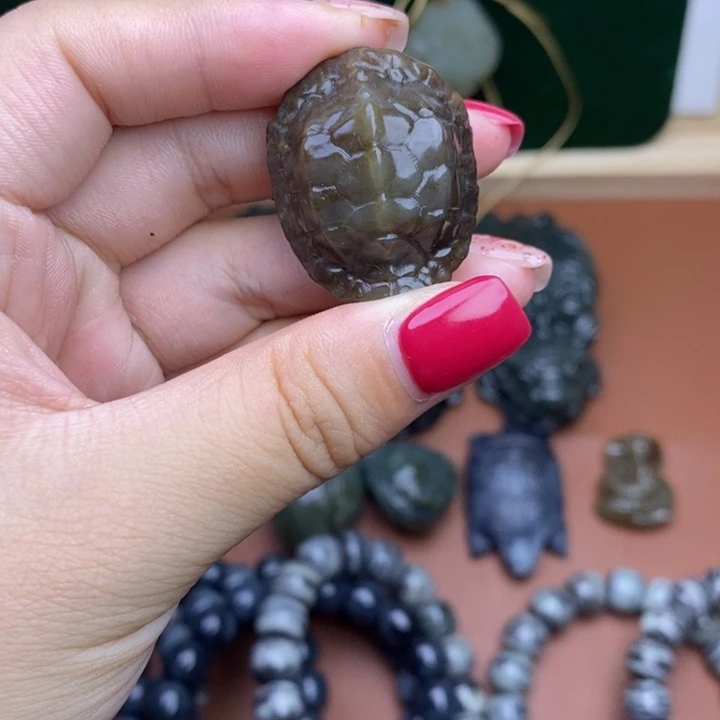 颈饰未镶嵌和田玉（糖玉）