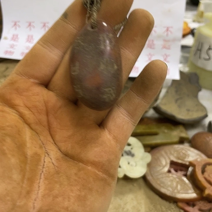 颈饰未镶嵌和田玉（糖玉）一一一一一一一