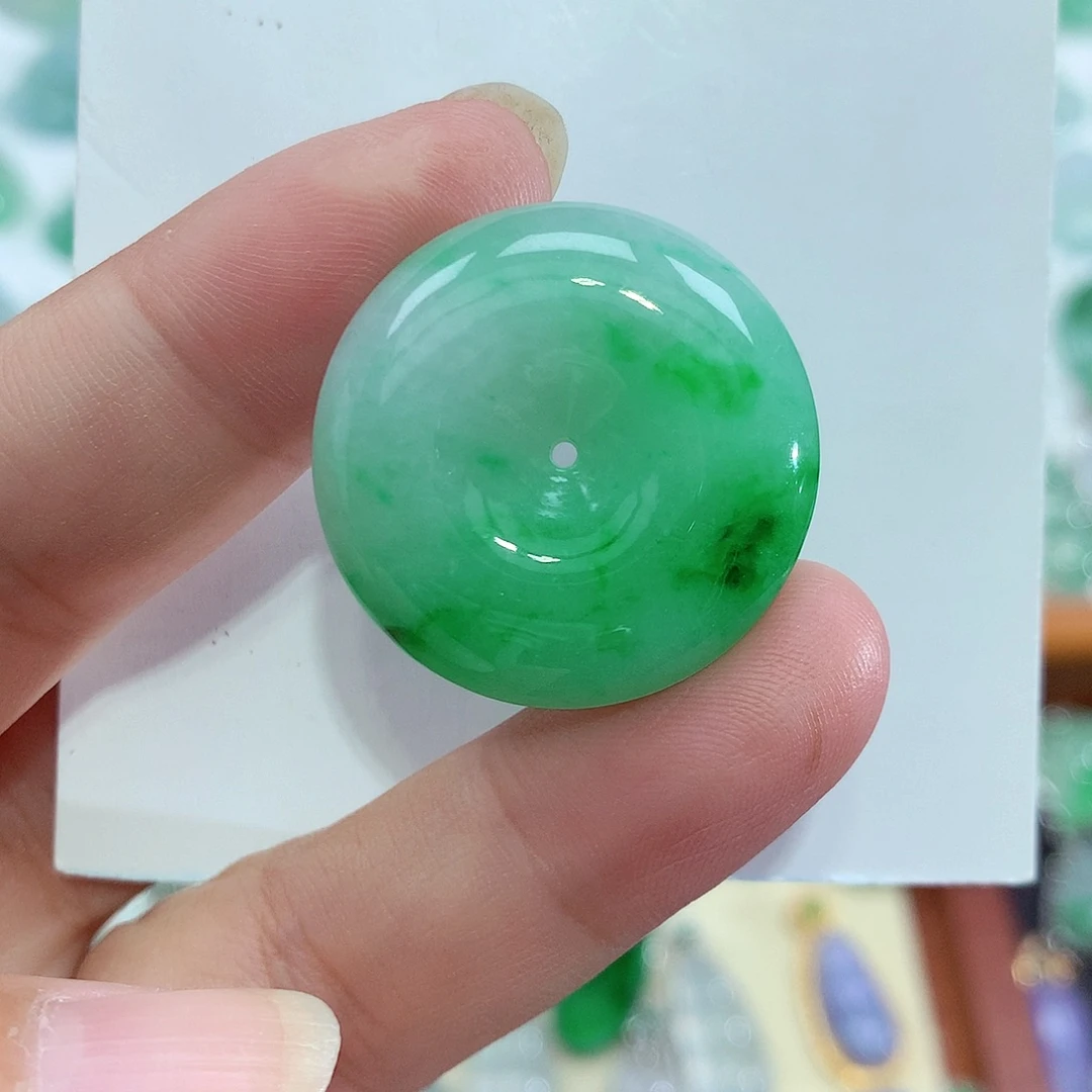 翡翠未镶嵌颈饰平安扣
