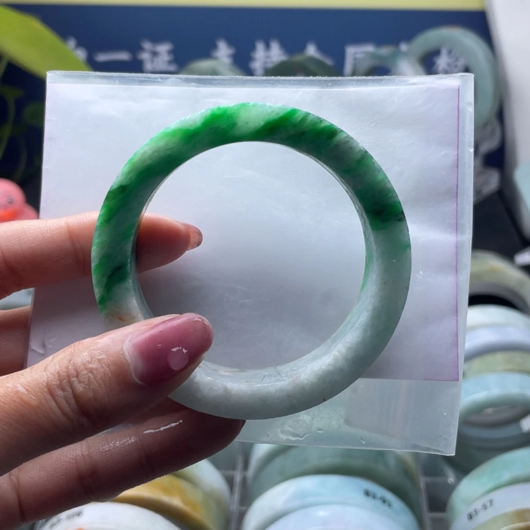 一***姐定制翡翠未镶嵌翡翠手镯