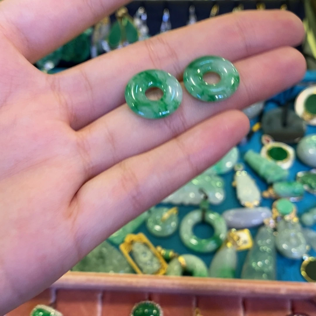 翡翠未镶嵌颈饰甜甜圈一对