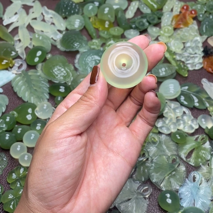 合金蛇纹石玉吊坠