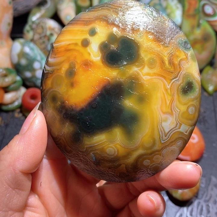 石英质玉颈饰未镶嵌幸****?