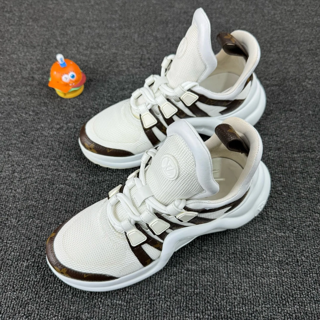 95新 LouisVuitton/路易威登 路易威登白色老花老爹鞋 35 HB1099