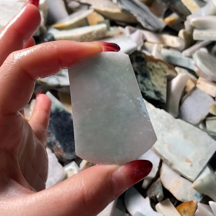 翡翠颈饰未镶嵌天然翡翠