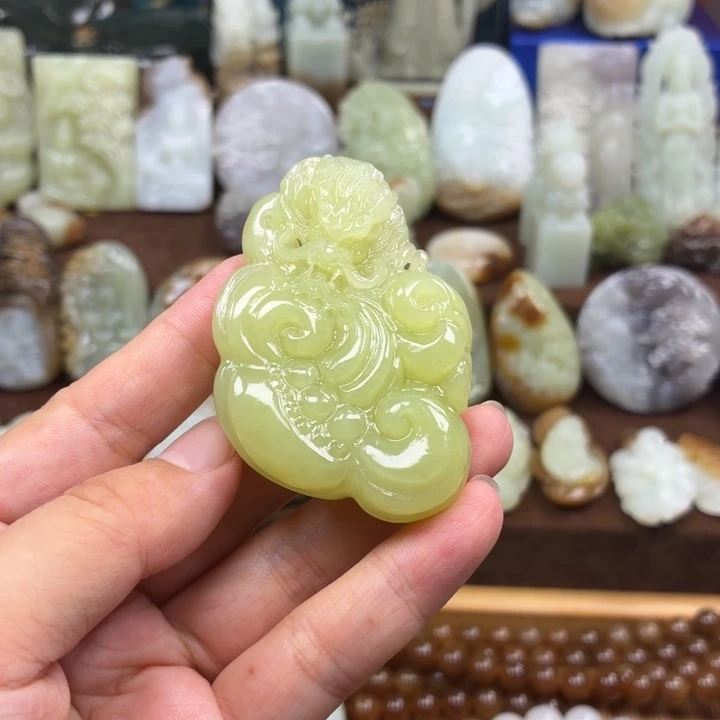玉***9颈饰未镶嵌和田玉