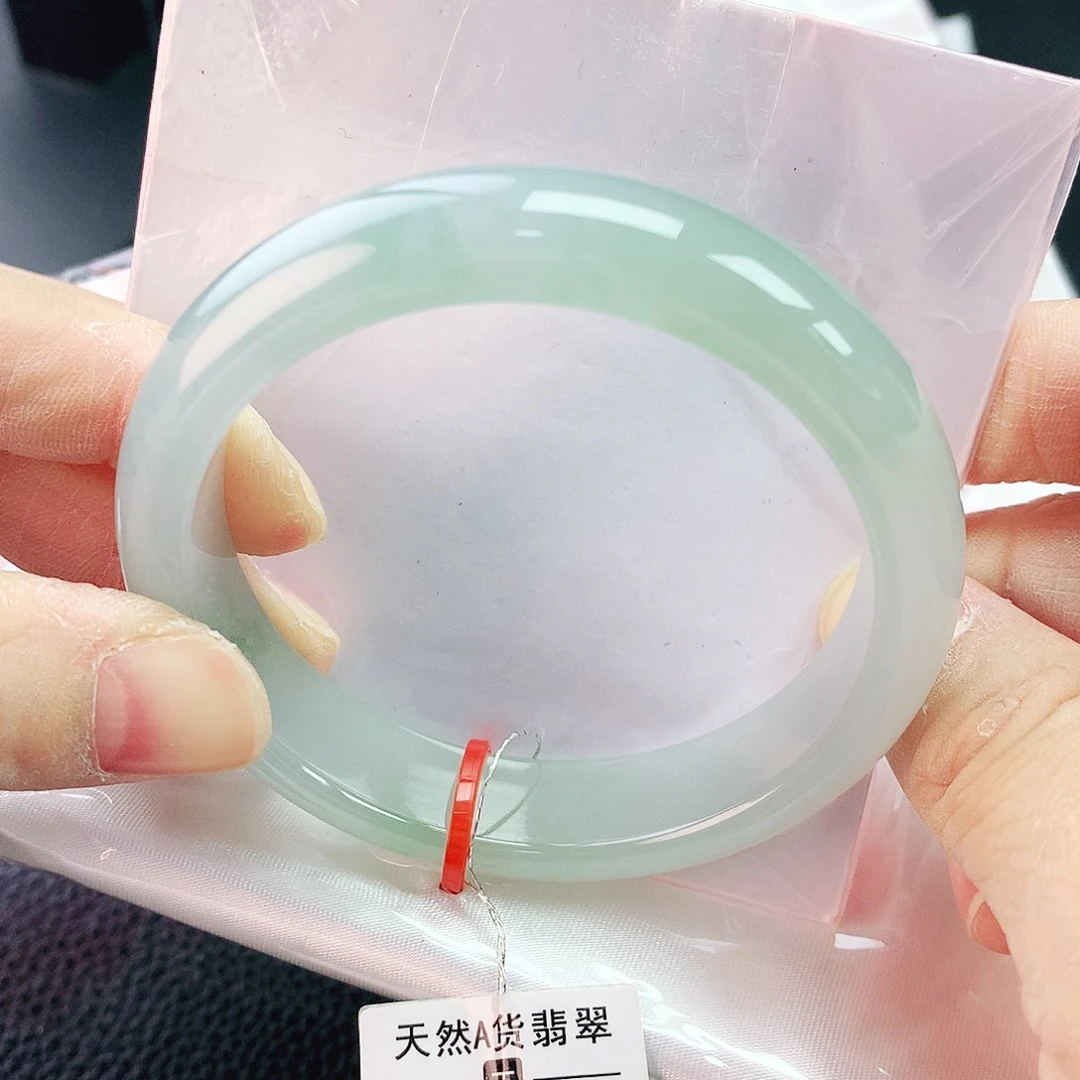 翡翠手镯未镶嵌55圈