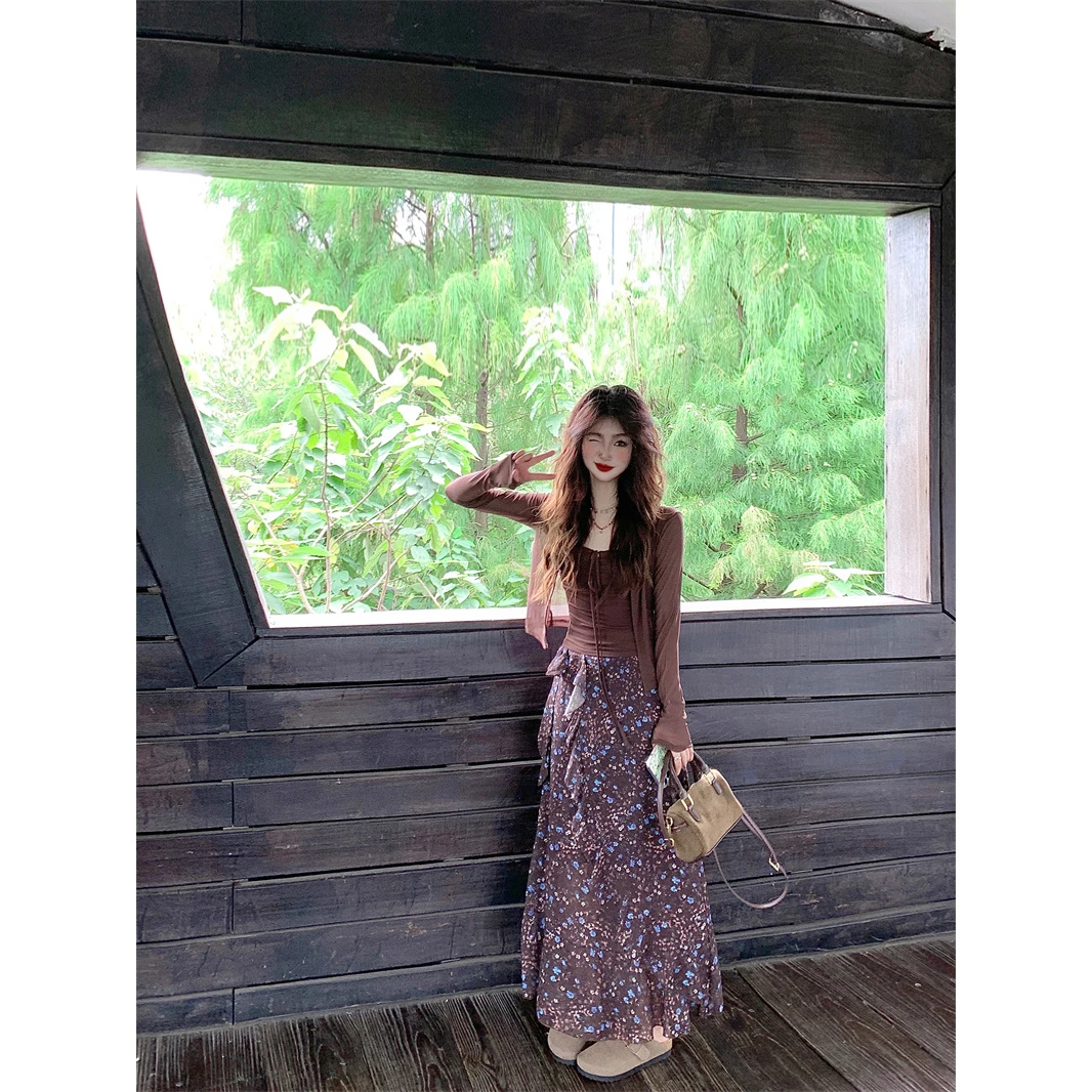2025秋季新款韩系设计百搭长袖开衫背心吊带碎花半身裙时尚套装女