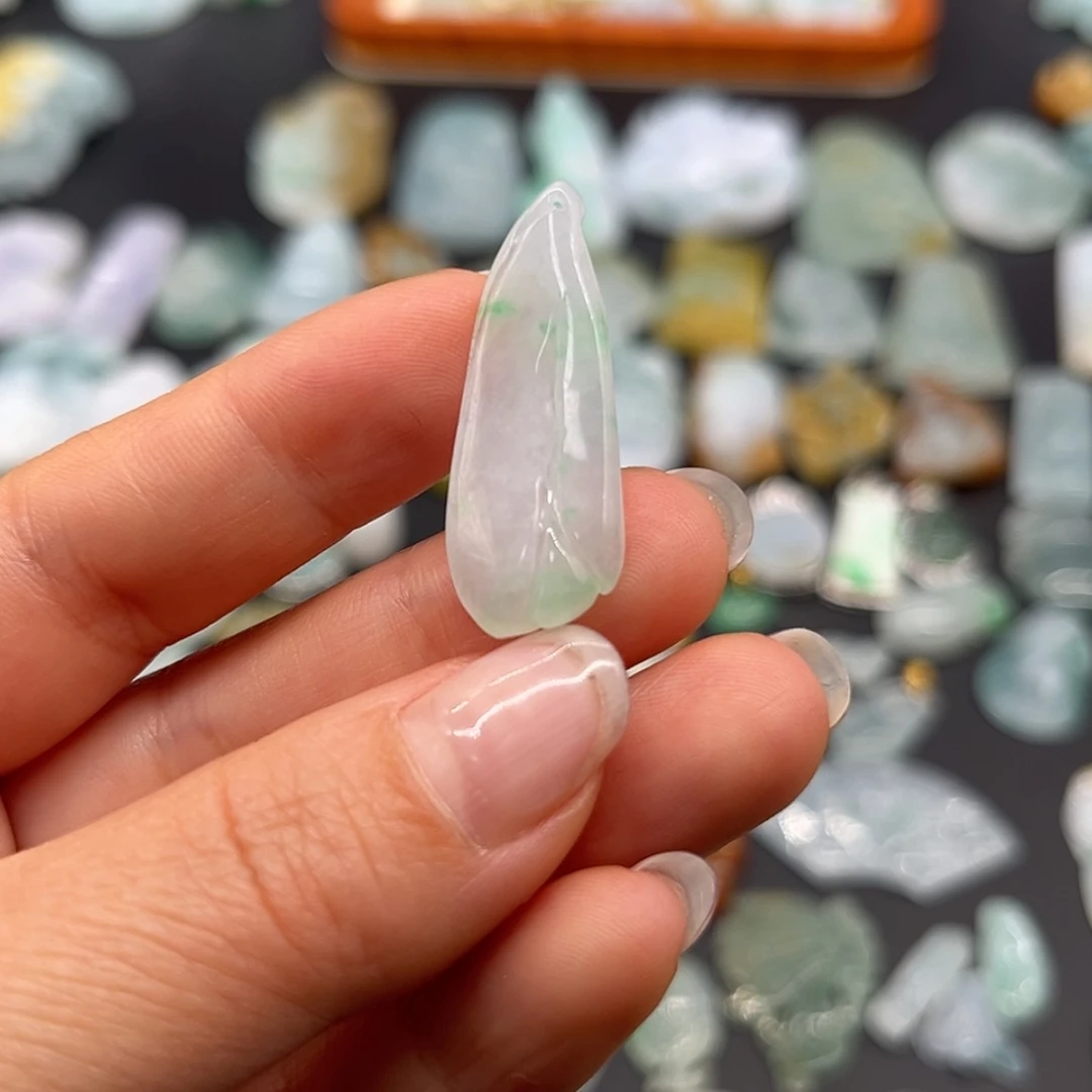 【闪购商品】翡翠颈饰未镶嵌玉兰花