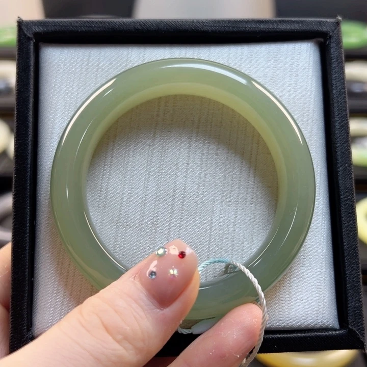 和田玉手镯未镶嵌55 56