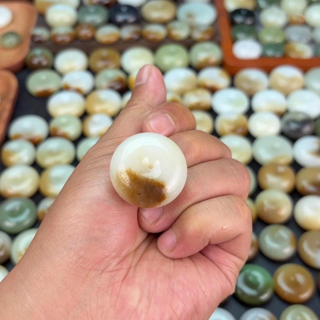 镶***镶和田玉未镶嵌颈饰