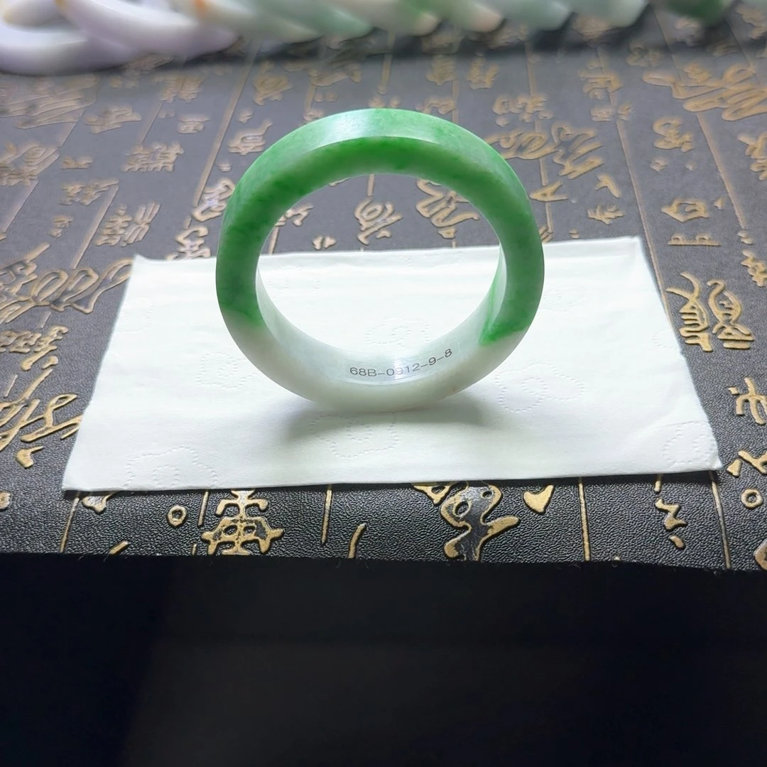 未镶嵌翡翠手镯定制翡翠