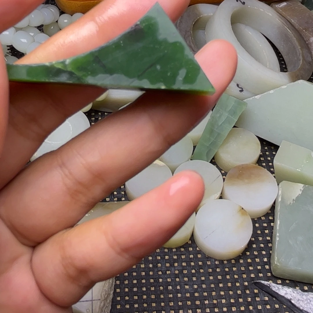 和田玉未镶嵌项链