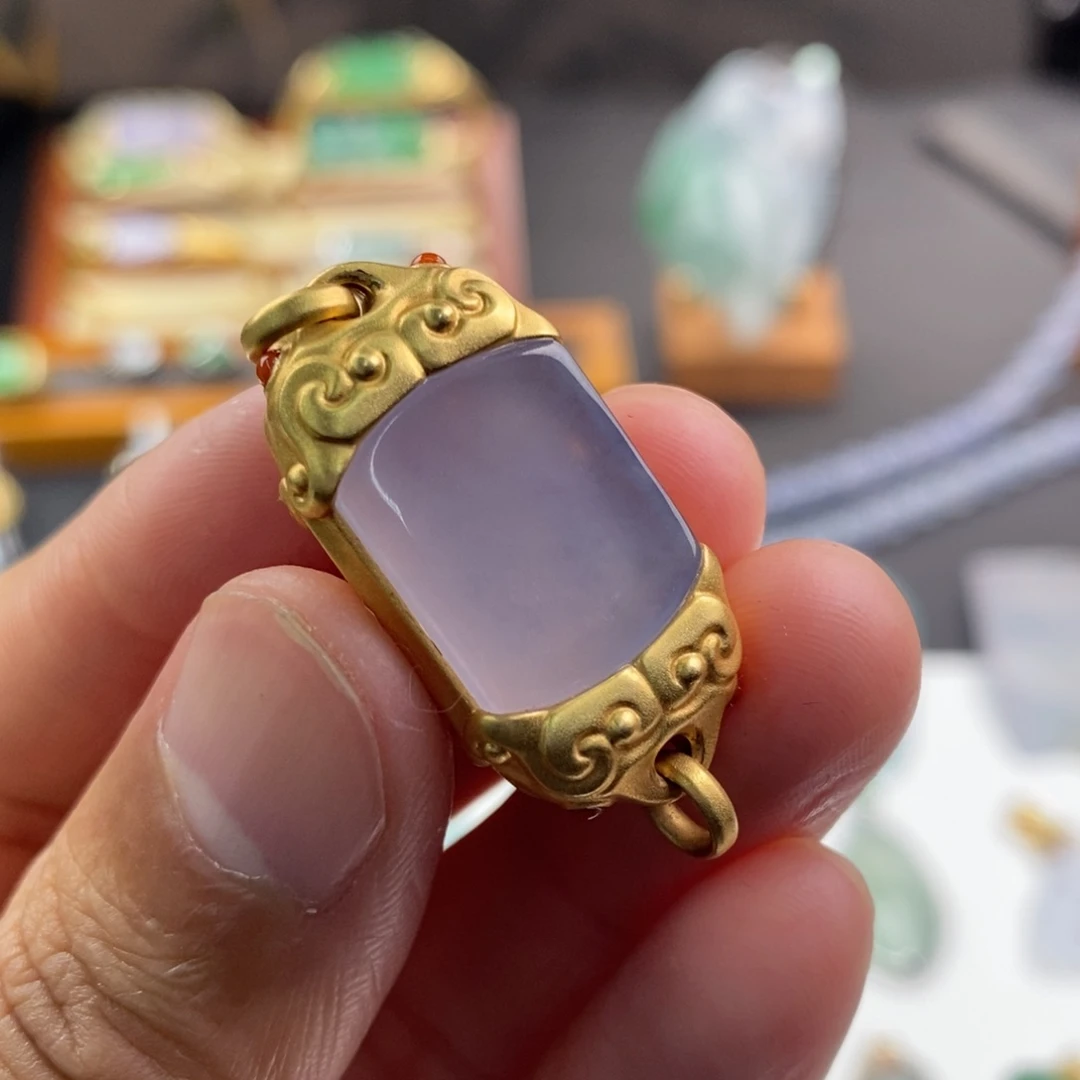 翡翠颈饰18K金镶嵌吊坠