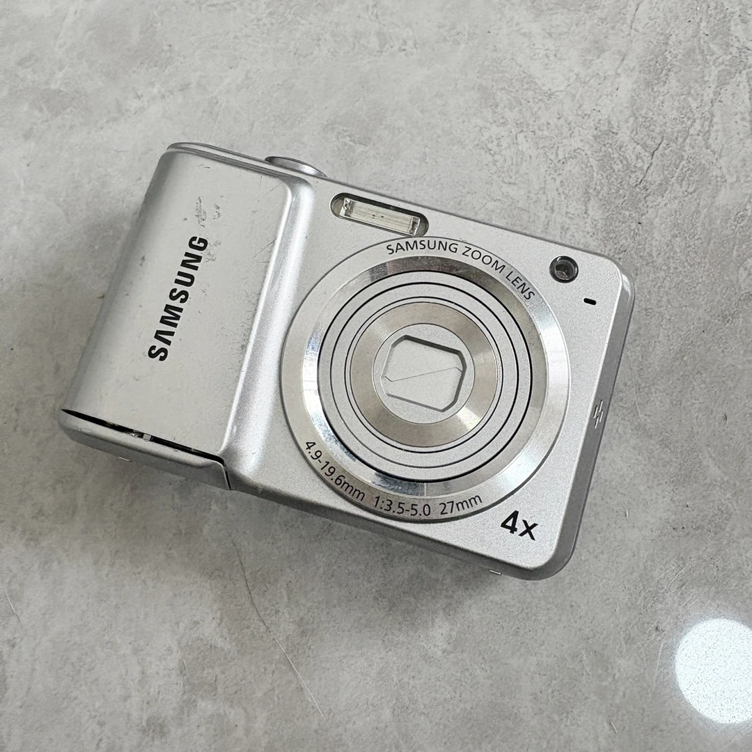 95新 Samsung/三星 特ES25银色1200万像素 后盖微松正常使用