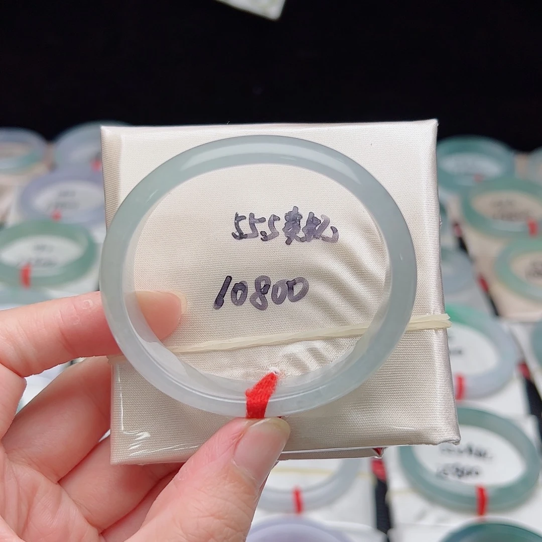 翡翠未镶嵌手镯（贵妃镯）