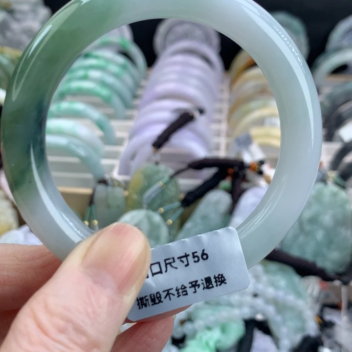 翡翠手镯未镶嵌格*茂吊坠