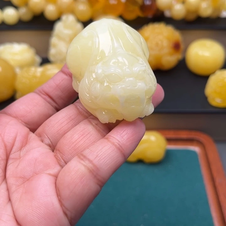 琥珀未镶嵌珠宝奇石M103号白貔貅