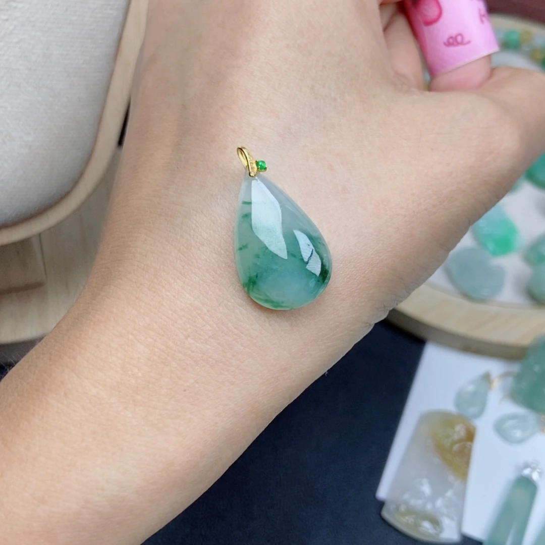 翡翠未镶嵌颈饰?*.翡翠