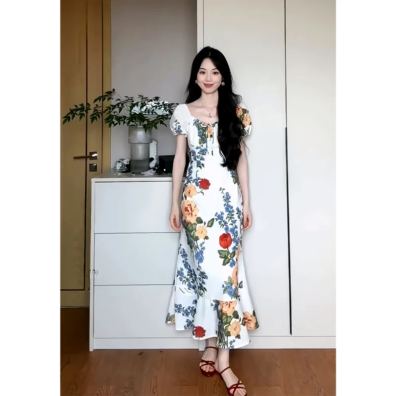 设计感连衣裙2025夏季新款法式气质泡泡袖收腰显瘦中长款碎花裙子