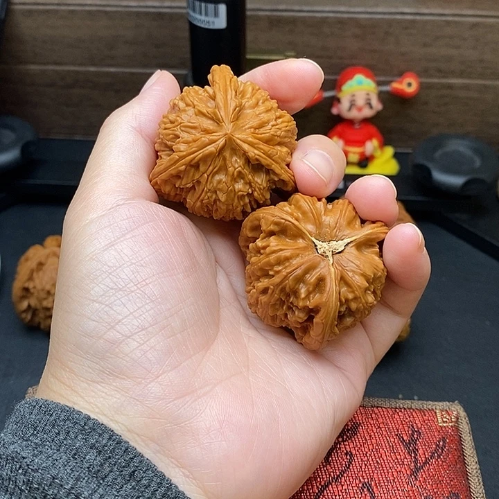 何***。把件文玩核桃白奔