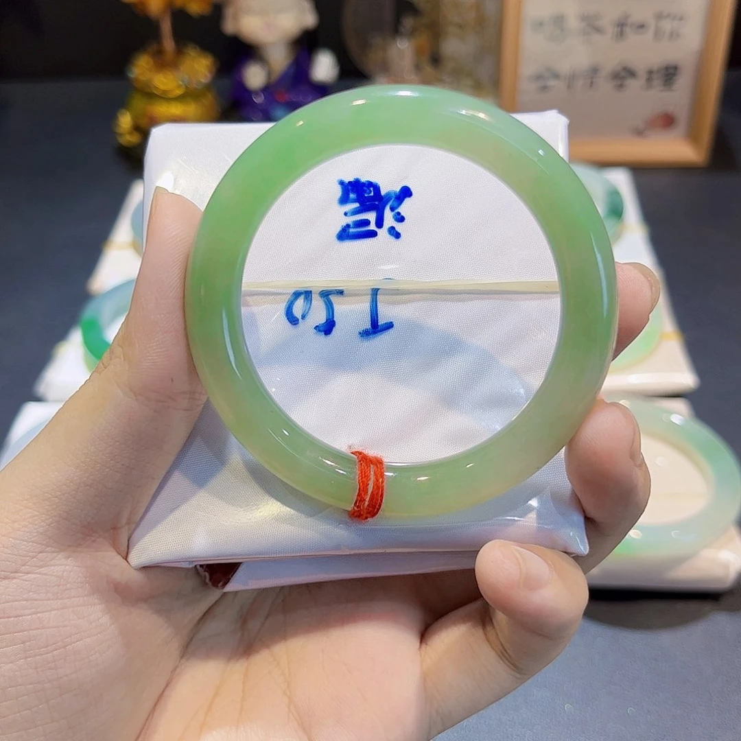 翡翠手镯未镶嵌50圈