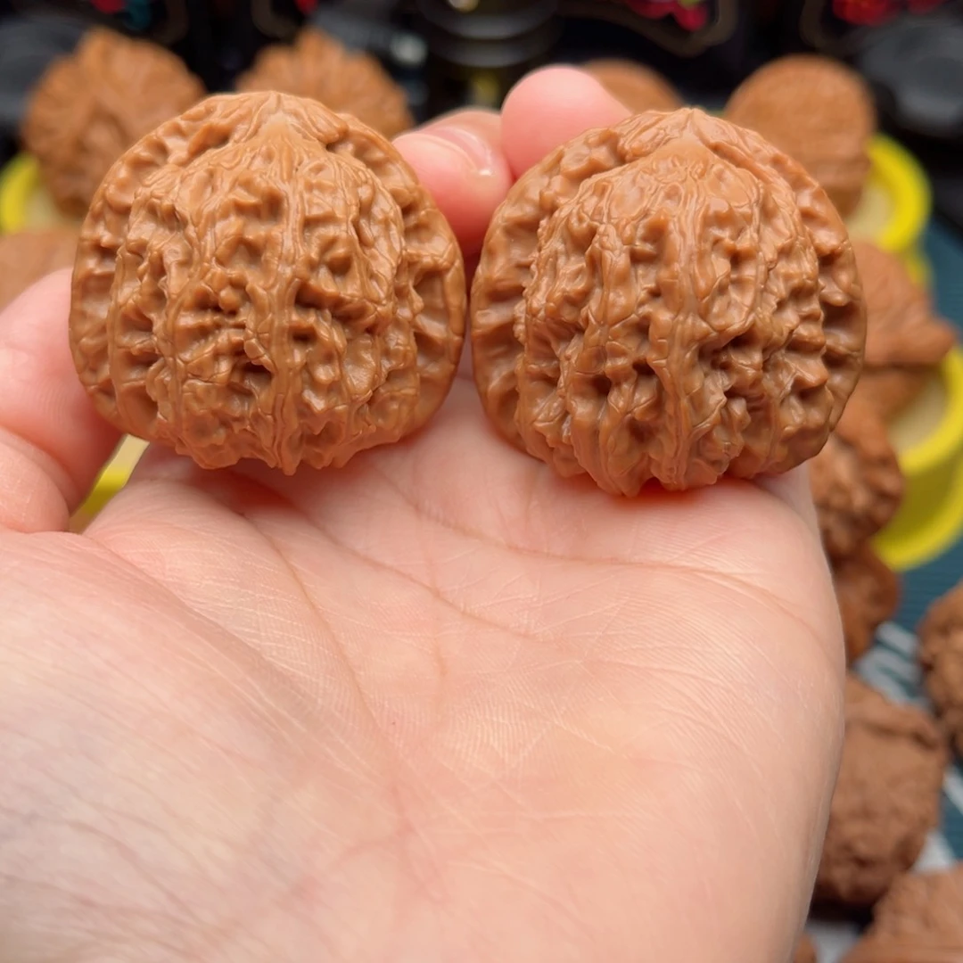 【闪购商品】桃木文玩核桃手把件40三角白