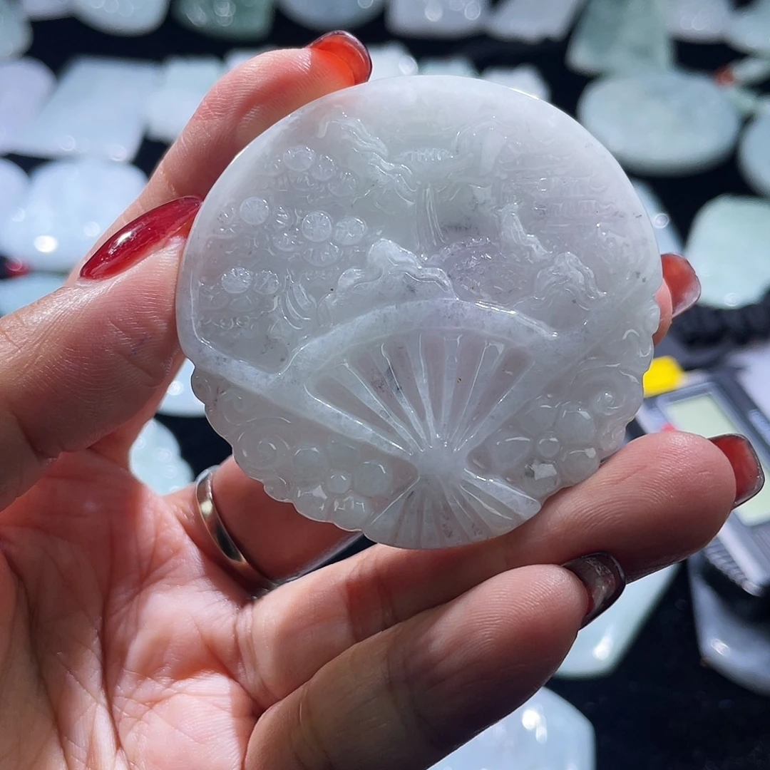 翡翠未镶嵌颈饰扇子