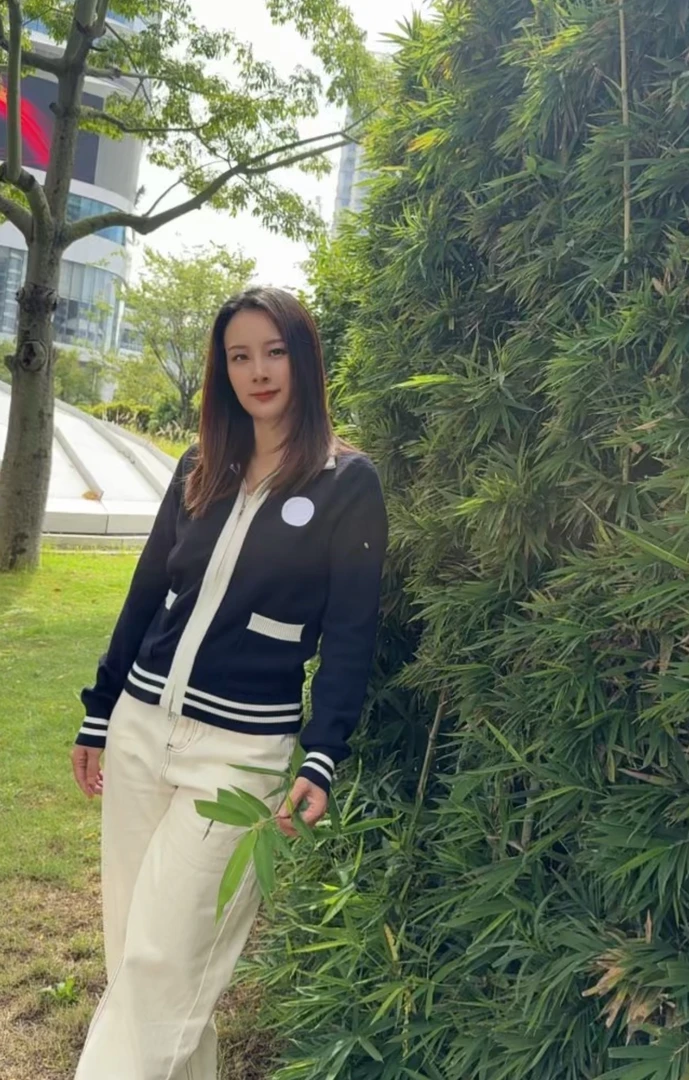 B155 藏蓝色2025年秋冬新款时尚百搭休闲轻奢女装长袖