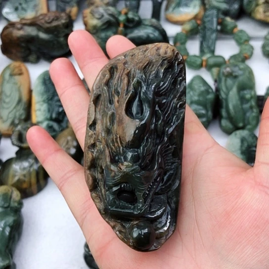 未镶嵌岫岩河磨玉（透闪石质玉）把件