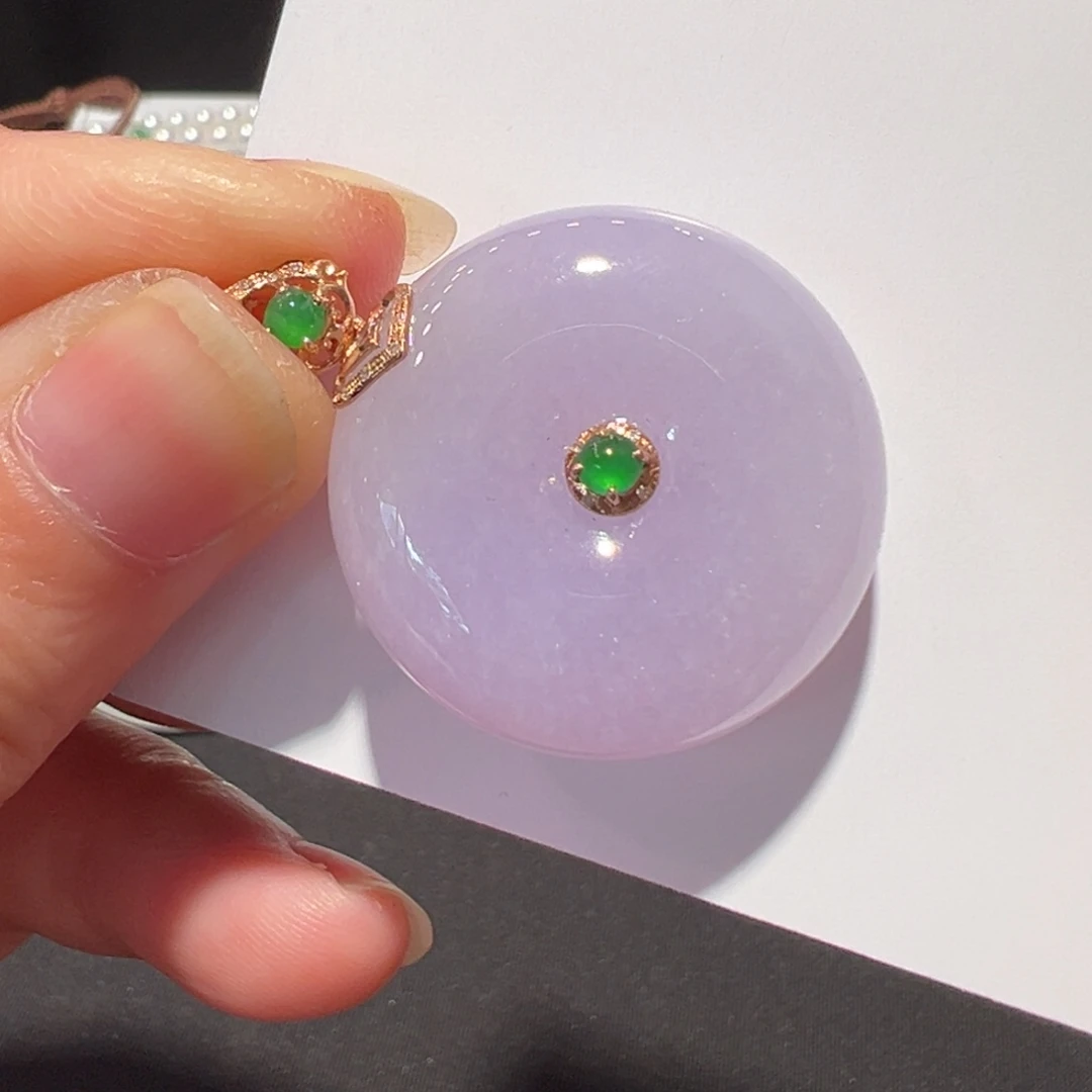 翡翠18K金镶嵌颈饰吊坠