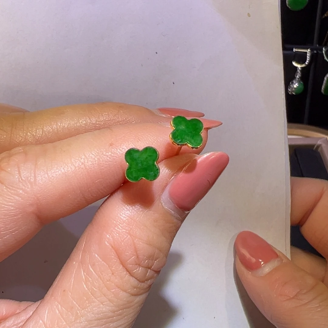 翡翠颈饰18K金镶嵌耳钉