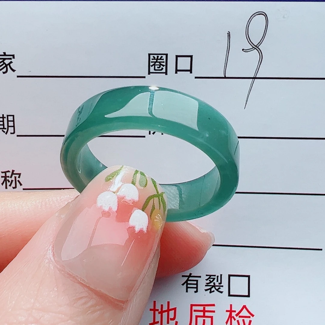 翡翠戒指未镶嵌于*哥翡翠戒指