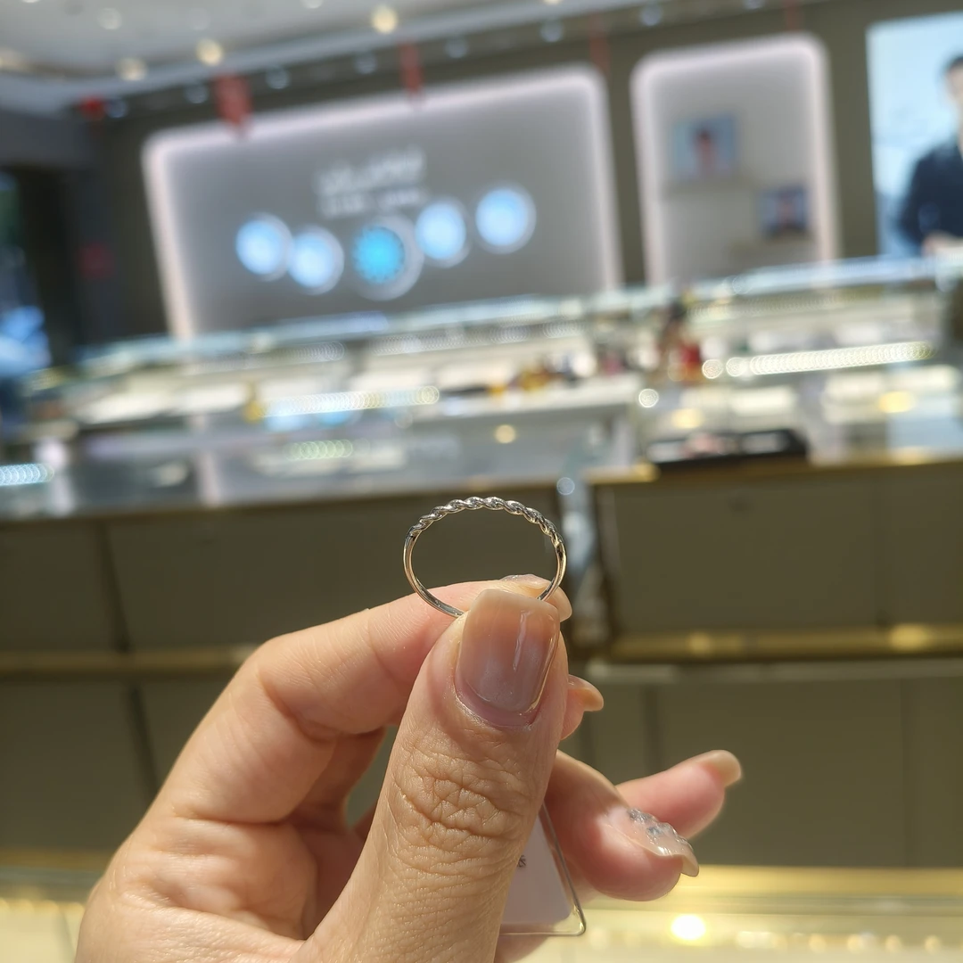 铂金pt950戒指1.31g 456元