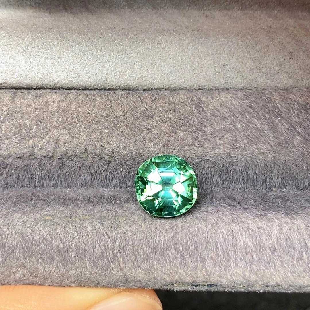 未镶嵌4.62克拉天然全净玻璃体璀璨火彩薄荷绿碧玺碧玺
