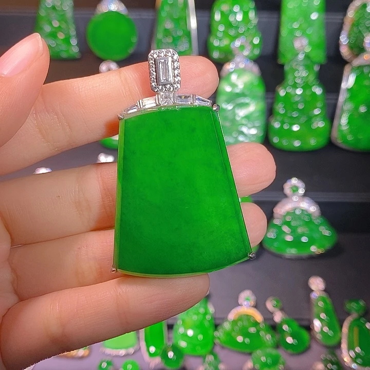 翡翠银S925镶嵌颈饰是