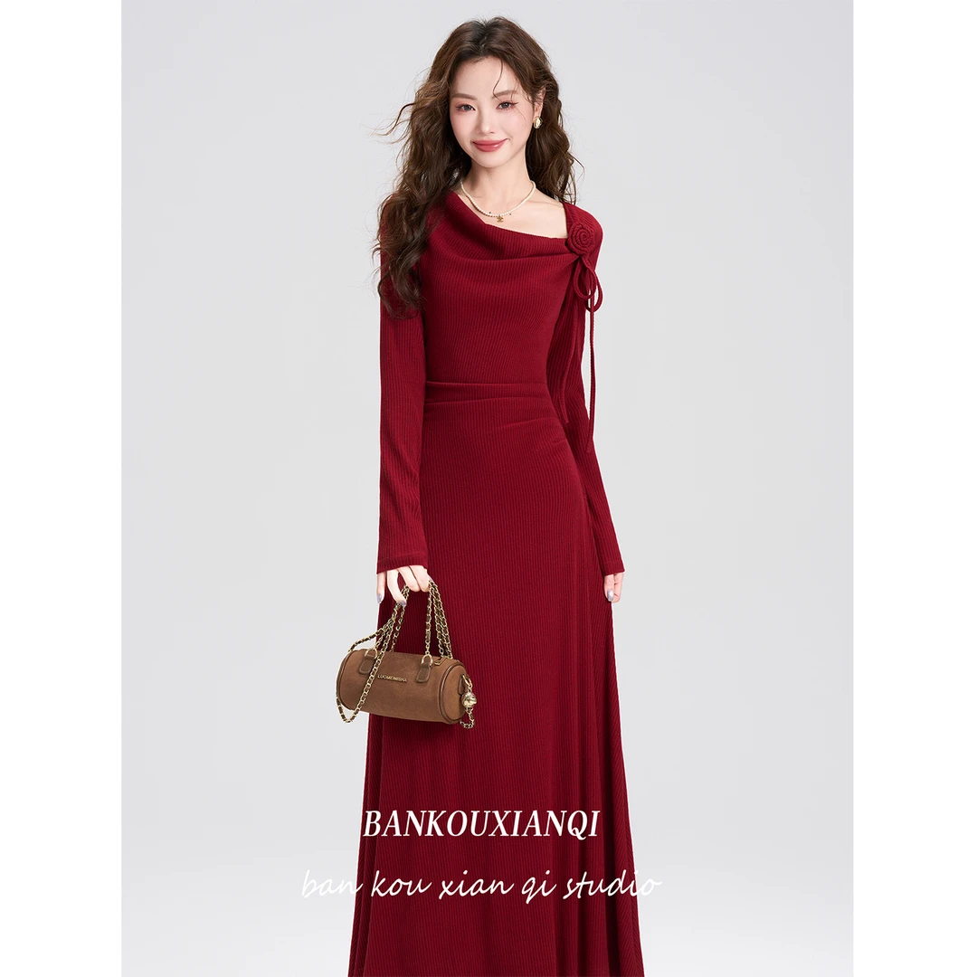 半口仙气秋季新款红色赫本风高级感长袖针织连衣裙收腰气质长裙女