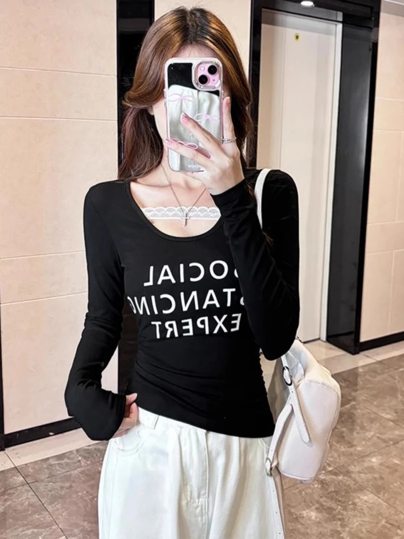 纯欲U领字母印花长袖T恤女早春修身打底衫蕾丝拼接辣妹掐腰上衣