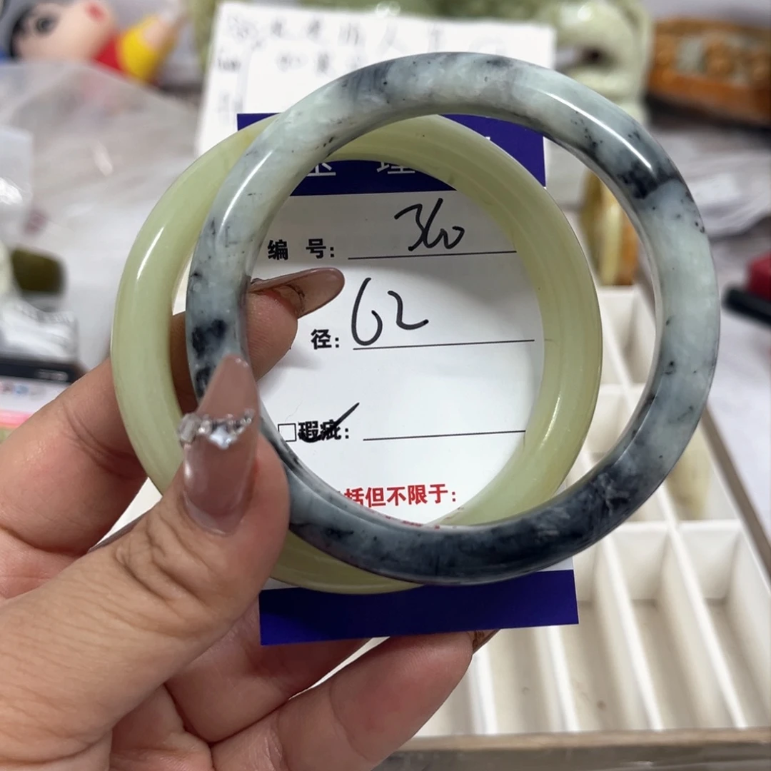 蛇纹石玉手镯未镶嵌