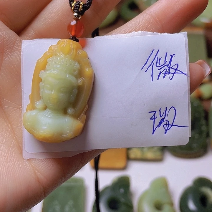 未镶嵌岫岩河磨玉（透闪石质玉）把件