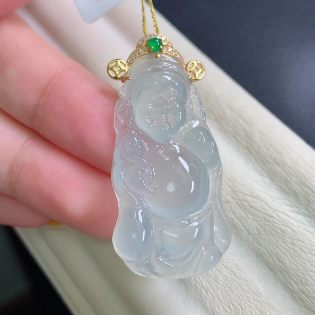 翡翠18K金镶嵌颈饰财神