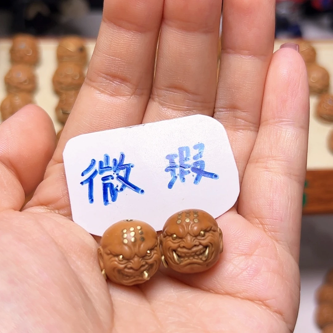 把件猴头核桃微瑕戒疤