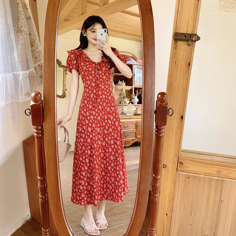 法式桔梗红色v领泡泡袖碎花连衣裙女夏季新款收腰显瘦气质长裙子