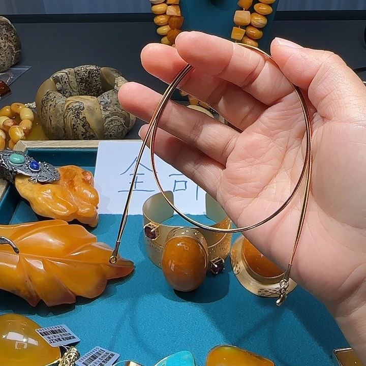 李***嘻琥珀未镶嵌颈饰波兰设计款琥珀蜜蜡