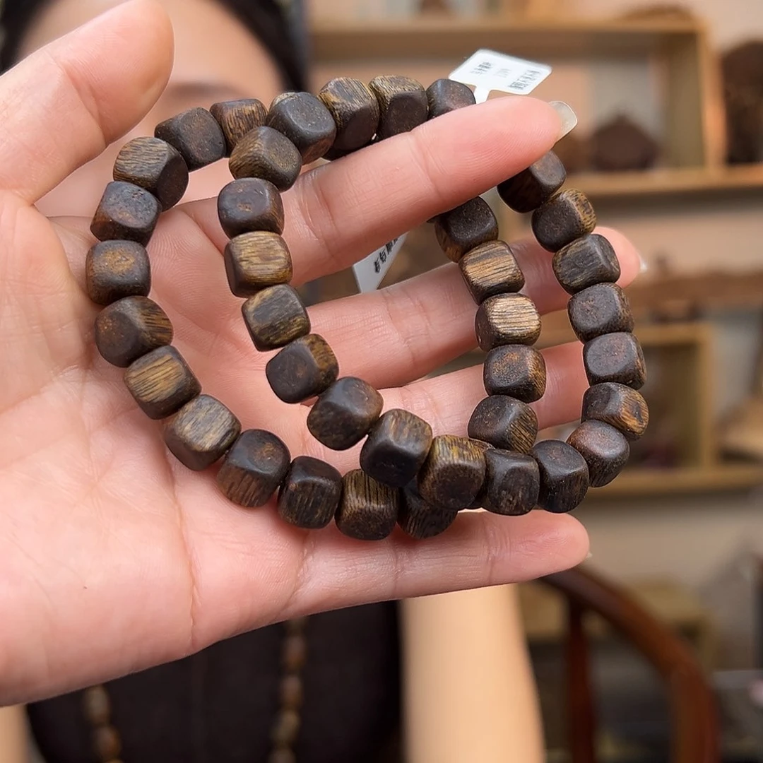 沉香手串海南莺歌绿奇楠老乌身方糖多样性发货一天0.95