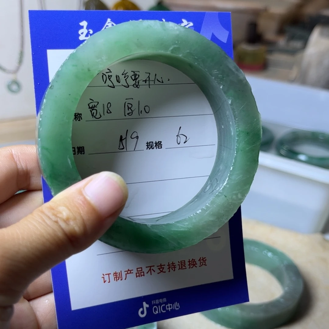 哼***心未镶嵌手镯石英质玉定制