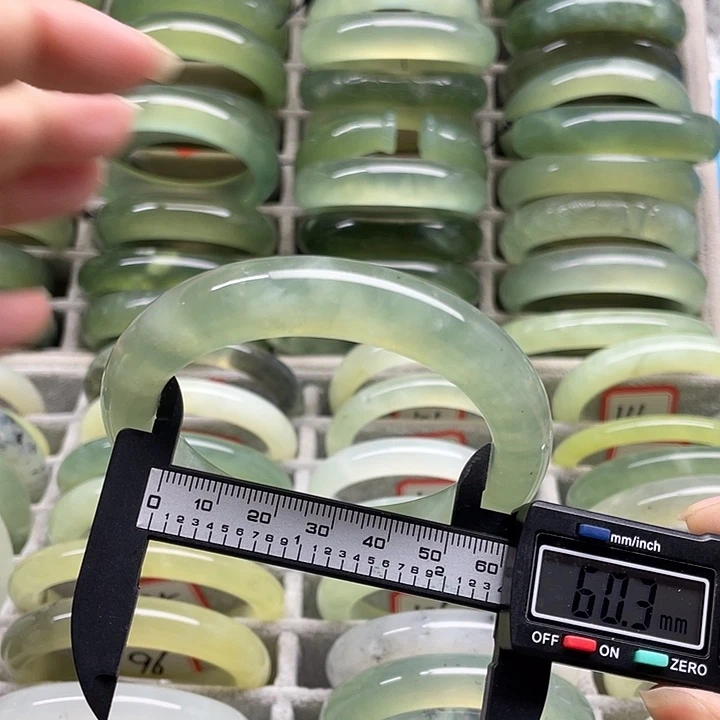 蛇纹石玉未镶嵌手镯98