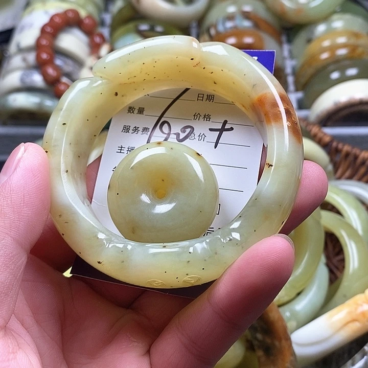 未镶嵌蛇纹石玉手镯小**?