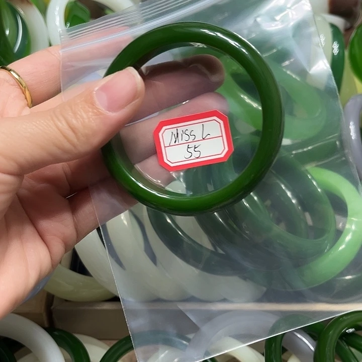 和田玉未镶嵌手镯